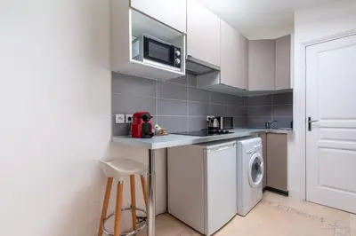 Cuisine ou kitchenette dans l'établissement Nid d'amour - à 900m de la Tour Eiffel