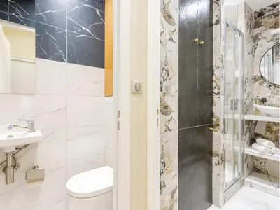 Salle de bains dans l'établissement Merveil -Luxury Suite -Champs Elysees-Haussmann II