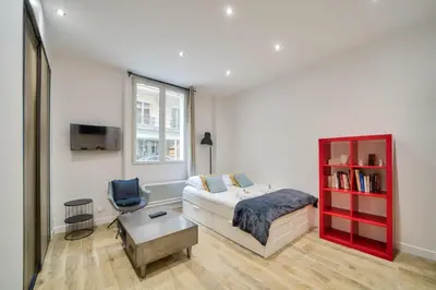 Un ou plusieurs lits dans un hébergement de l'établissement ParisConciergerie - Studio Champs Elysees