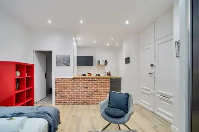 Cuisine ou kitchenette dans l'établissement ParisConciergerie - Studio Champs Elysees