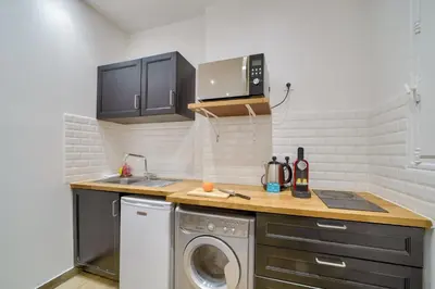 Cuisine ou kitchenette dans l'établissement ParisConciergerie - Studio Champs Elysees