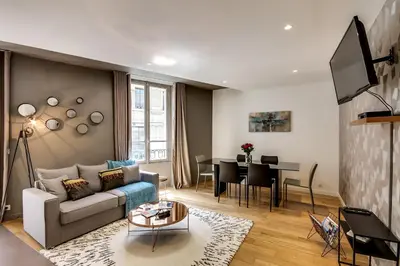 Télévision ou salle de divertissement dans l'établissement Sweett - Parisian Allure