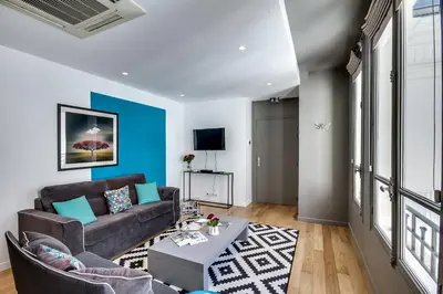 Télévision ou salle de divertissement dans l'établissement Sweett - Parisian Allure
