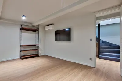 Télévision ou salle de divertissement dans l'établissement 138 - Urban Beautiful Duplex in Saint Germain