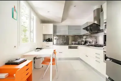Cuisine ou kitchenette dans l'établissement Villa Alesia
