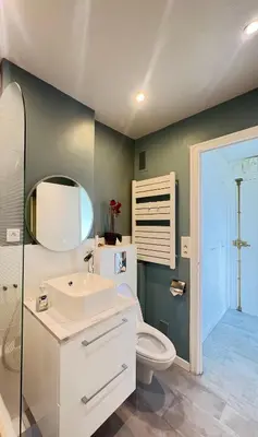 Salle de bains dans l'établissement Apartment HOME in Paris with View, 15min direct to center