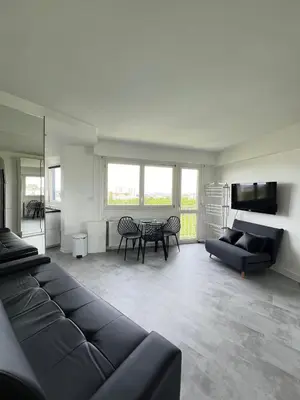 Coin salon dans l'établissement Apartment HOME in Paris with View, 15min direct to center