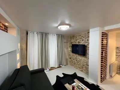 Télévision ou salle de divertissement dans l'établissement Appartement Design Quartier Montmartre-Sacre-Cœur! Paris XVIIIe