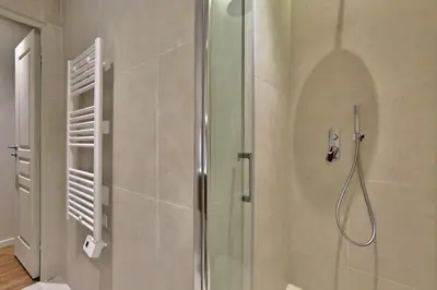 Salle de bains dans l'établissement 140 - Urban Duplex near Saint-Germain des Pres