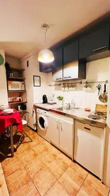 Cuisine ou kitchenette dans l'établissement Studio accueillant au cœur de Paris - 30 m² - Tout inclus.