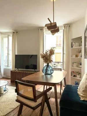 Télévision ou salle de divertissement dans l'établissement Why Paris ? Why Montmartre ?