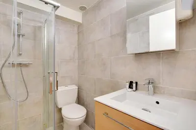 Salle de bains dans l'établissement Studio in the heart of the Marais !