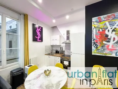 Cuisine ou kitchenette dans l'établissement 156 - Urban Yves Flat in Montorgueil