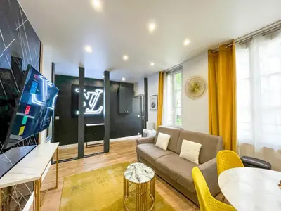 Télévision ou salle de divertissement dans l'établissement UrbanFlat 158 - Louis Flat in Montorgueil