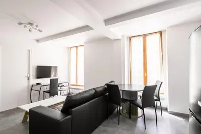 Télévision ou salle de divertissement dans l'établissement Appartement Montparnasse