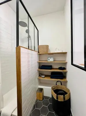 Salle de bains dans l'établissement Joli Appartement à 15min des Champs Elysée