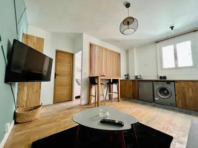 Cuisine ou kitchenette dans l'établissement Joli Appartement à 15min des Champs Elysée