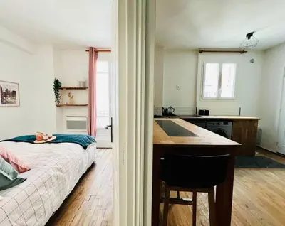 Un ou plusieurs lits dans un hébergement de l'établissement Joli Appartement à 15min des Champs Elysée