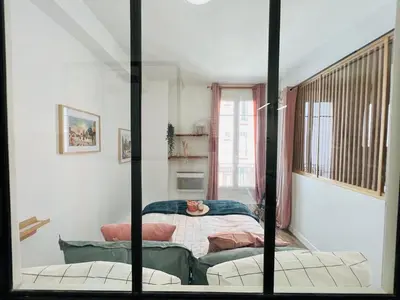 Un ou plusieurs lits dans un hébergement de l'établissement Joli Appartement à 15min des Champs Elysée