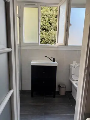 Salle de bains dans l'établissement Appart PARIS Sud - calme & lumineux - RER B 2 minutes