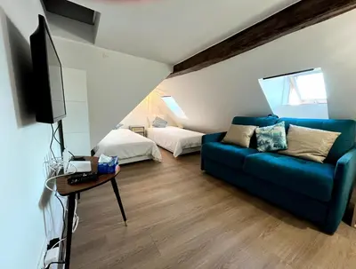 Télévision ou salle de divertissement dans l'établissement New Inn Paris