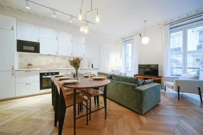 Cuisine ou kitchenette dans l'établissement Parisuites Central Grands boulevards Design Folies Bergères