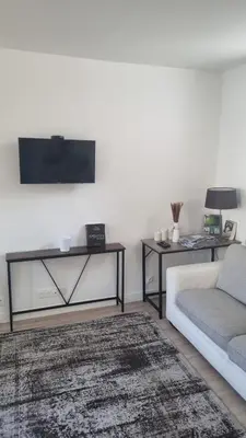Télévision ou salle de divertissement dans l'établissement Appartement luxueux dans maison bourgeoise parisienne