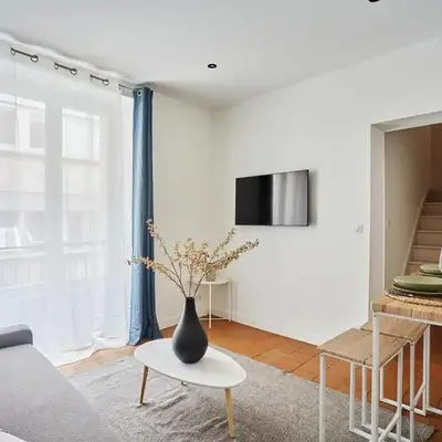 Apartment Louvre Museum by Studio prestige