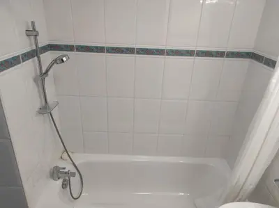 Salle de bains dans l'établissement Studio avec terrasse proche des transports.