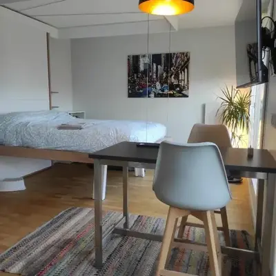 Studio avec terrasse proche des transports.