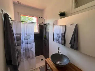Salle de bains dans l'établissement E - LOFT 10 min PARIS PARC EXPOS / 2 chambres / 6 lits