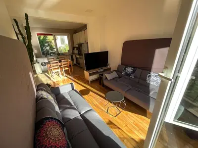 Télévision ou salle de divertissement dans l'établissement E - LOFT 10 min PARIS PARC EXPOS / 2 chambres / 6 lits