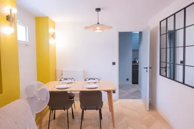 Coin salon dans l'établissement Recently renovated 3BD next to Invalides