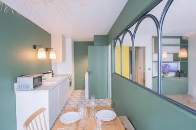 Cuisine ou kitchenette dans l'établissement Recently renovated 3BD next to Invalides