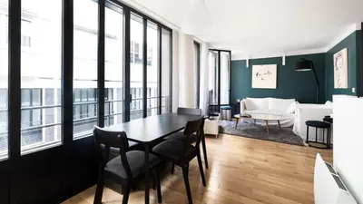 Coin salon dans l'établissement Bright & renovated 3BD for 8 guests in Le Marais!