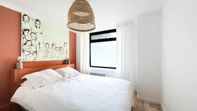 Un ou plusieurs lits dans un hébergement de l'établissement Bright & renovated 3BD for 8 guests in Le Marais!