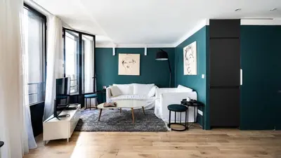 Coin salon dans l'établissement Bright & renovated 3BD for 8 guests in Le Marais!