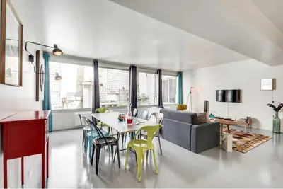 Coin salon dans l'établissement Modern and huge 3BD for 10 guests in Le Marais!