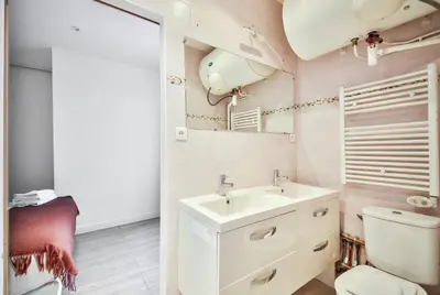 Salle de bains dans l'établissement 02#Duplex 2Bedrooms#Sèvres Lecourbe#Necker