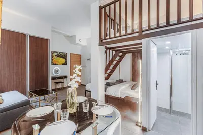 Coin salon dans l'établissement Spacious Loft near Luxembourg Garden