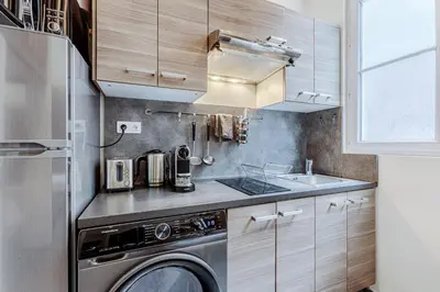 Cuisine ou kitchenette dans l'établissement Spacious Loft near Luxembourg Garden