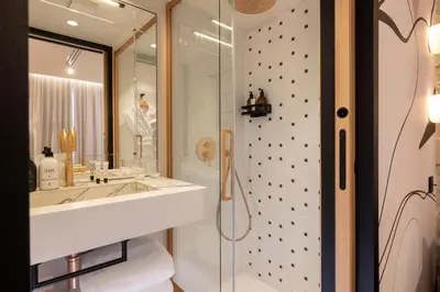 Salle de bains dans l'établissement Alberte Hôtel