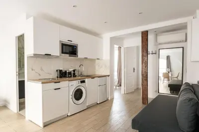 Cuisine ou kitchenette dans l'établissement Central Apartment in the heart of the Marais With Air Conditioning
