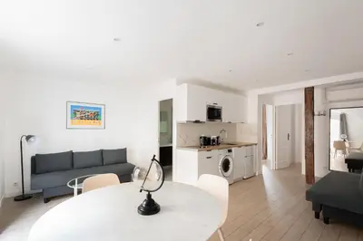 Coin salon dans l'établissement Central Apartment in the heart of the Marais With Air Conditioning