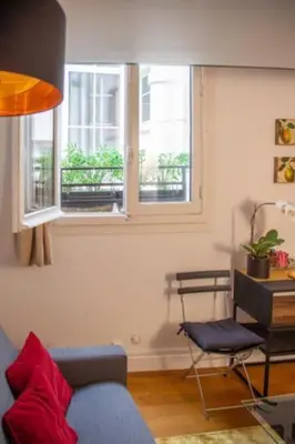 Coin salon dans l'établissement Haut MaraisJolie duplex 33m2…