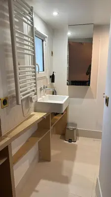 Salle de bains dans l'établissement Haut MaraisJolie duplex 33m2…