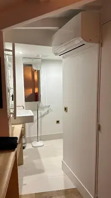 Salle de bains dans l'établissement Haut MaraisJolie duplex 33m2…