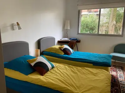 Un ou plusieurs lits dans un hébergement de l'établissement Vue sur jardin, 3 pièces