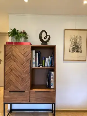 Bibliothèque dans l'appartement