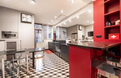 Cuisine ou kitchenette dans l'établissement Spacieux et élégant appartement Porte des ternes